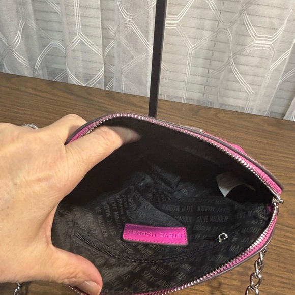 Steve Madden HOT Pink Crossbody Bag 54” strap Not adjustable 10”x7”x3.5” clean - Picture 7 of 8